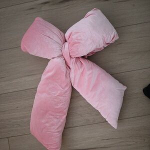 Luxurious Pink Velvet Knot Pillow